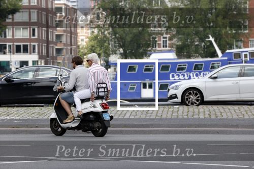 Rotterdam 18 juli 2020
Mattie Valk en zijn moeder op de scooter en bij zijn huis/ appartement