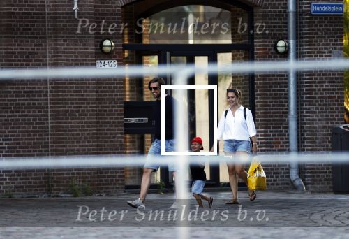 Rotterdam 22 juli 2020
Mattie Valk met zijn vriendin en haar zoontje bij zijn huis/appartement