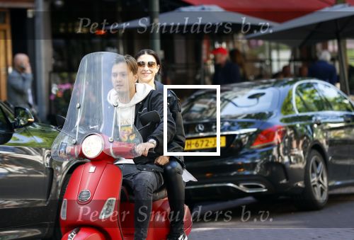 Amsterdam 10 juli 2020
Maxim Froger met zijn vriedndin Shayna Senior op hun bespa scooter