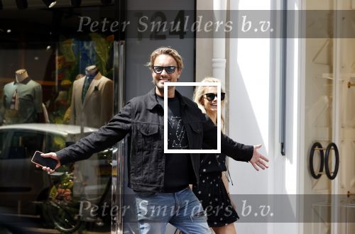 Amsterdam 1 juli 2020
Bas Smit en Nicolette v Dam zijn vandaag 5 jaar getrouwd . Ze lopen op de pc hooftstraat