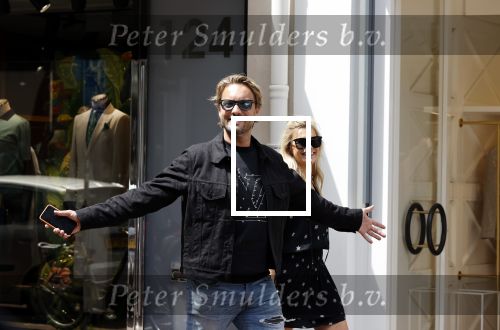 Amsterdam 1 juli 2020
Bas Smit en Nicolette v Dam zijn vandaag 5 jaar getrouwd . Ze lopen op de pc hooftstraat