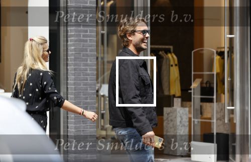 Amsterdam 1 juli 2020
Bas Smit en Nicolette v Dam zijn vandaag 5 jaar getrouwd . Ze lopen op de pc hooftstraat