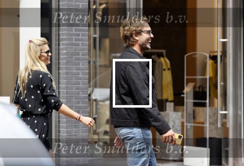 Amsterdam 1 juli 2020
Bas Smit en Nicolette v Dam zijn vandaag 5 jaar getrouwd . Ze lopen op de pc hooftstraat