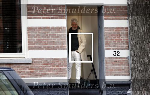 Amsterdam 14 juli 2020
Pieter Storms bekijkt met makelaar het huis van Eelko v Kooten . Het huis taat te koop en te huur