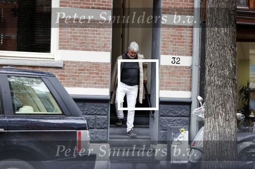 Amsterdam 14 juli 2020
Pieter Storms bekijkt met makelaar het huis van Eelko v Kooten . Het huis taat te koop en te huur