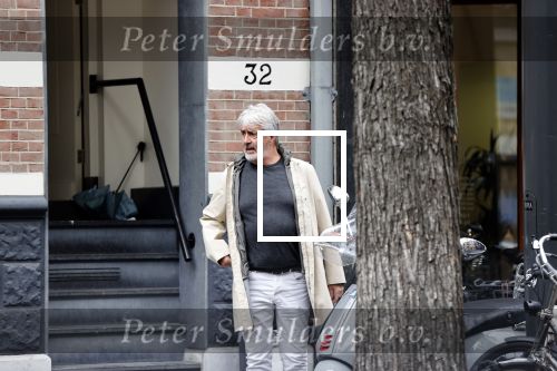Amsterdam 14 juli 2020
Pieter Storms bekijkt met makelaar het huis van Eelko v Kooten . Het huis taat te koop en te huur