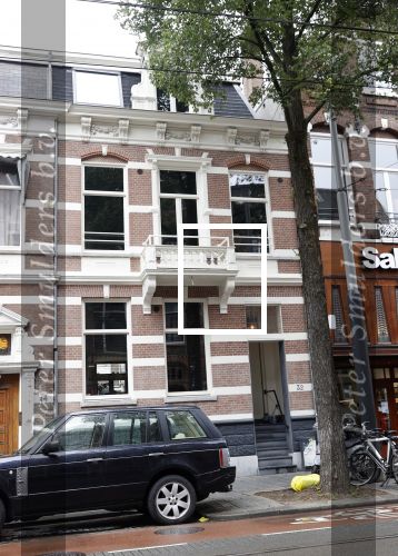 Amsterdam 14 juli 2020
Pieter Storms bekijkt met makelaar het huis van Eelko v Kooten . Het huis taat te koop en te huur