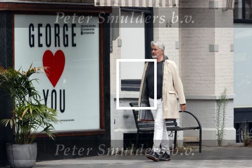 Amsterdam 14 juli 2020
Pieter Storms bekijkt met makelaar het huis van Eelko v Kooten . Het huis taat te koop en te huur