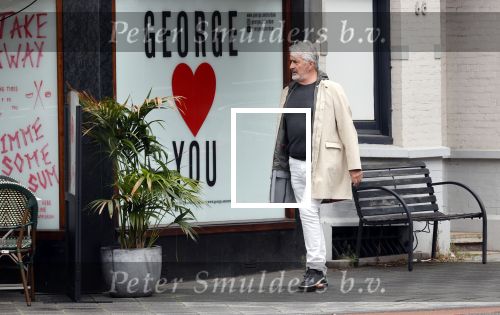 Amsterdam 14 juli 2020
Pieter Storms bekijkt met makelaar het huis van Eelko v Kooten . Het huis taat te koop en te huur