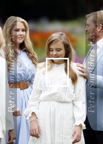 Den Haag  17 juli 2020
Koninklijk fotouurtje in de tuin van Huis ten Bosch . Vanwege corona was er veel minder pers uitgenodigd dan andere jaren. Aanwezig koning Willem Alexander Koningina Maxima en de prinsessen Amalia Alexia en Ariane .
