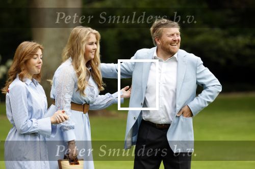 Den Haag  17 juli 2020
Koninklijk fotouurtje in de tuin van Huis ten Bosch . Vanwege corona was er veel minder pers uitgenodigd dan andere jaren. Aanwezig koning Willem Alexander Koningina Maxima en de prinsessen Amalia Alexia en Ariane .