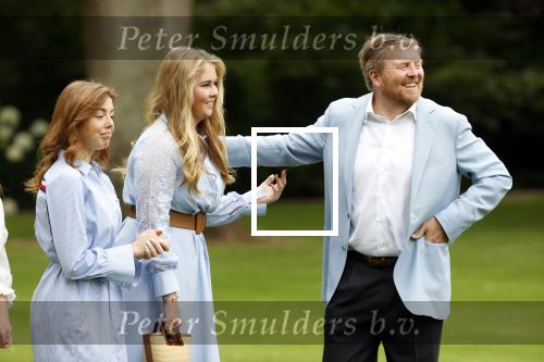 Den Haag  17 juli 2020
Koninklijk fotouurtje in de tuin van Huis ten Bosch . Vanwege corona was er veel minder pers uitgenodigd dan andere jaren. Aanwezig koning Willem Alexander Koningina Maxima en de prinsessen Amalia Alexia en Ariane .
