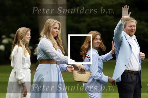 Den Haag  17 juli 2020
Koninklijk fotouurtje in de tuin van Huis ten Bosch . Vanwege corona was er veel minder pers uitgenodigd dan andere jaren. Aanwezig koning Willem Alexander Koningina Maxima en de prinsessen Amalia Alexia en Ariane .
