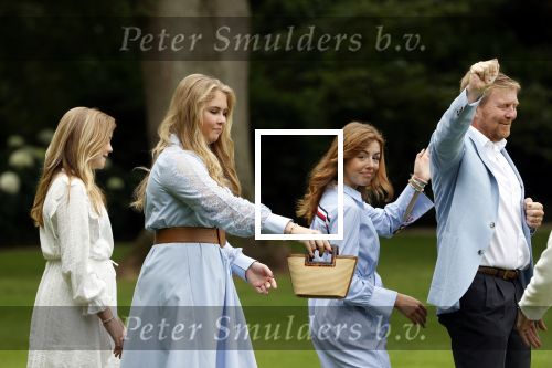 Den Haag  17 juli 2020
Koninklijk fotouurtje in de tuin van Huis ten Bosch . Vanwege corona was er veel minder pers uitgenodigd dan andere jaren. Aanwezig koning Willem Alexander Koningina Maxima en de prinsessen Amalia Alexia en Ariane .