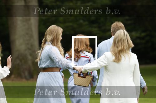 Den Haag  17 juli 2020
Koninklijk fotouurtje in de tuin van Huis ten Bosch . Vanwege corona was er veel minder pers uitgenodigd dan andere jaren. Aanwezig koning Willem Alexander Koningina Maxima en de prinsessen Amalia Alexia en Ariane .