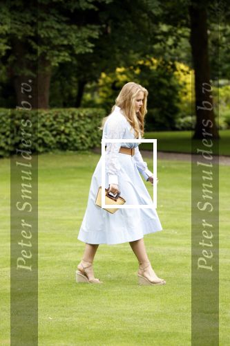 Den Haag  17 juli 2020
Koninklijk fotouurtje in de tuin van Huis ten Bosch . Vanwege corona was er veel minder pers uitgenodigd dan andere jaren. Aanwezig koning Willem Alexander Koningina Maxima en de prinsessen Amalia Alexia en Ariane .