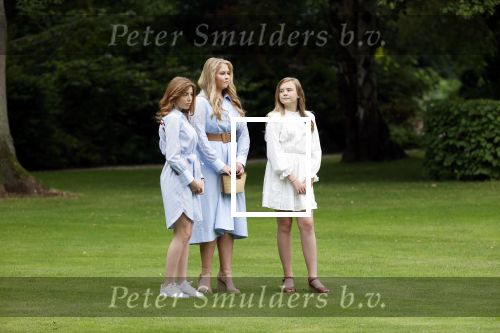 Den Haag  17 juli 2020
Koninklijk fotouurtje in de tuin van Huis ten Bosch . Vanwege corona was er veel minder pers uitgenodigd dan andere jaren. Aanwezig koning Willem Alexander Koningina Maxima en de prinsessen Amalia Alexia en Ariane .