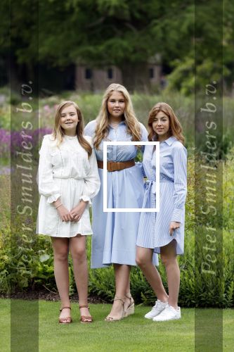 Den Haag  17 juli 2020
Koninklijk fotouurtje in de tuin van Huis ten Bosch . Vanwege corona was er veel minder pers uitgenodigd dan andere jaren. Aanwezig koning Willem Alexander Koningina Maxima en de prinsessen Amalia Alexia en Ariane .