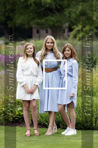 Den Haag  17 juli 2020
Koninklijk fotouurtje in de tuin van Huis ten Bosch . Vanwege corona was er veel minder pers uitgenodigd dan andere jaren. Aanwezig koning Willem Alexander Koningina Maxima en de prinsessen Amalia Alexia en Ariane .