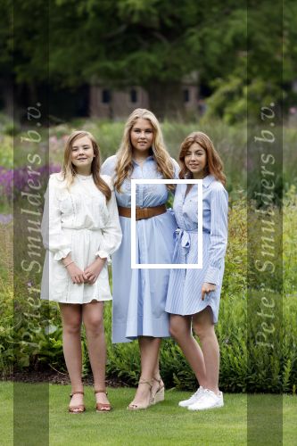 Den Haag  17 juli 2020
Koninklijk fotouurtje in de tuin van Huis ten Bosch . Vanwege corona was er veel minder pers uitgenodigd dan andere jaren. Aanwezig koning Willem Alexander Koningina Maxima en de prinsessen Amalia Alexia en Ariane .