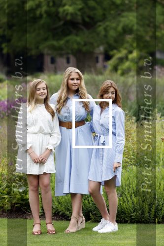 Den Haag  17 juli 2020
Koninklijk fotouurtje in de tuin van Huis ten Bosch . Vanwege corona was er veel minder pers uitgenodigd dan andere jaren. Aanwezig koning Willem Alexander Koningina Maxima en de prinsessen Amalia Alexia en Ariane .
