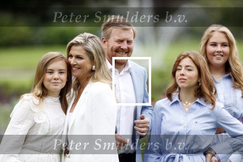 Den Haag  17 juli 2020
Koninklijk fotouurtje in de tuin van Huis ten Bosch . Vanwege corona was er veel minder pers uitgenodigd dan andere jaren. Aanwezig koning Willem Alexander Koningina Maxima en de prinsessen Amalia Alexia en Ariane .