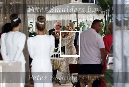 Noordwijk 16 juli 2020
Rene v d Gijp en zijn vrouw Minouche trouwen bij beachclub Tulum.
