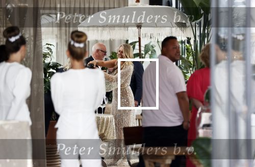 Noordwijk 16 juli 2020
Rene v d Gijp en zijn vrouw Minouche trouwen bij beachclub Tulum.