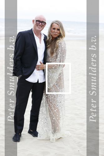Noordwijk 16 juli 2020
Rene v d Gijp en zijn vrouw Minouche trouwen bij beachclub Tulum.