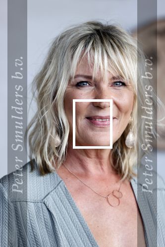 Bloemendaal 2 juli 2020
Boekpresentatie Saskia Noort . Danny Vera kreeg het eerste exemplaar.
Danny zijn zwangere vrouw Escha Tanihatu