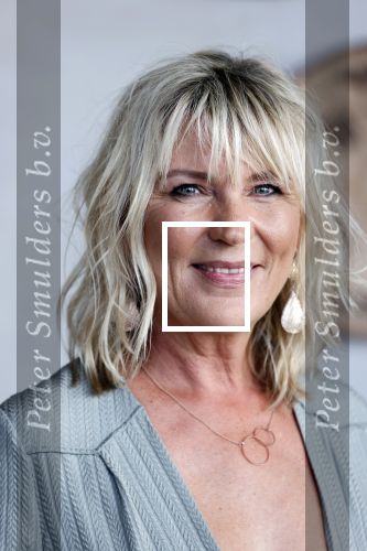 Bloemendaal 2 juli 2020
Boekpresentatie Saskia Noort . Danny Vera kreeg het eerste exemplaar.
Danny zijn zwangere vrouw Escha Tanihatu