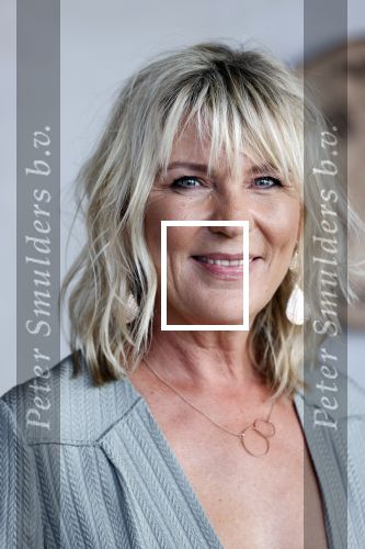 Bloemendaal 2 juli 2020
Boekpresentatie Saskia Noort . Danny Vera kreeg het eerste exemplaar.
Danny zijn zwangere vrouw Escha Tanihatu