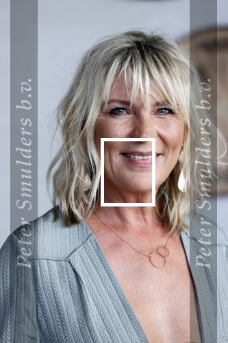 Bloemendaal 2 juli 2020
Boekpresentatie Saskia Noort . Danny Vera kreeg het eerste exemplaar.
Danny zijn zwangere vrouw Escha Tanihatu