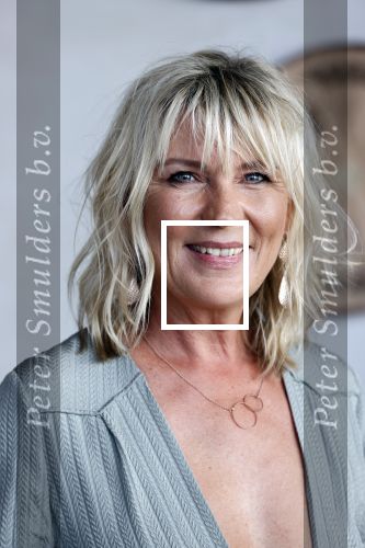 Bloemendaal 2 juli 2020
Boekpresentatie Saskia Noort . Danny Vera kreeg het eerste exemplaar.
Danny zijn zwangere vrouw Escha Tanihatu