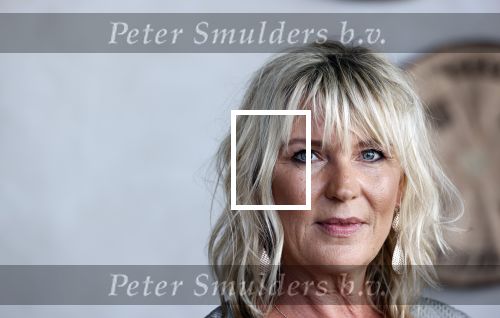 Bloemendaal 2 juli 2020
Boekpresentatie Saskia Noort . Danny Vera kreeg het eerste exemplaar.
Danny zijn zwangere vrouw Escha Tanihatu