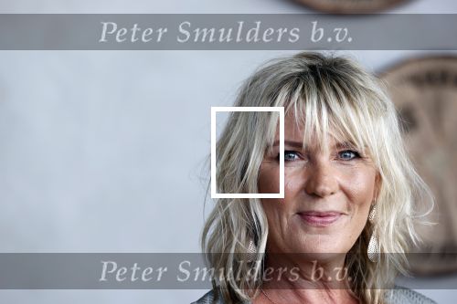 Bloemendaal 2 juli 2020
Boekpresentatie Saskia Noort . Danny Vera kreeg het eerste exemplaar.
Danny zijn zwangere vrouw Escha Tanihatu
