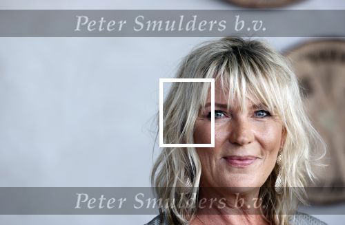 Bloemendaal 2 juli 2020
Boekpresentatie Saskia Noort . Danny Vera kreeg het eerste exemplaar.
Danny zijn zwangere vrouw Escha Tanihatu