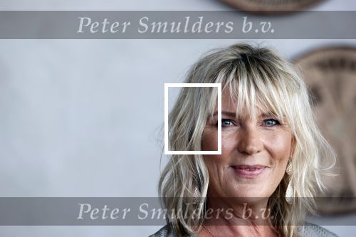 Bloemendaal 2 juli 2020
Boekpresentatie Saskia Noort . Danny Vera kreeg het eerste exemplaar.
Danny zijn zwangere vrouw Escha Tanihatu