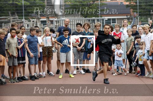 Amsterdam 19 juni 2020
Sergino Dest op bezoek bij een basisschool in Amsterdam zuid.