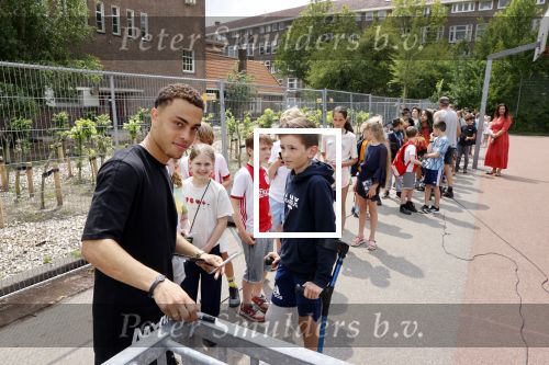 Amsterdam 19 juni 2020
Sergino Dest op bezoek bij een basisschool in Amsterdam zuid.