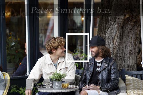 Amsterdam 31 juni 2020
SAoy Kroon op terras met stylist Tommie Driessen