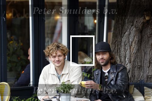 Amsterdam 31 juni 2020
SAoy Kroon op terras met stylist Tommie Driessen