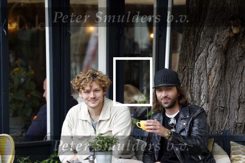 Amsterdam 31 juni 2020
SAoy Kroon op terras met stylist Tommie Driessen