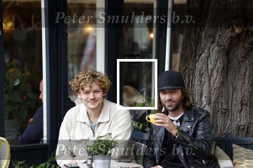 Amsterdam 31 juni 2020
SAoy Kroon op terras met stylist Tommie Driessen
