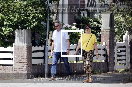 Amsterdam 19 juli 2020
Tom Egbers en zijn vrouw Janke Dekker wandelend in Amsterdam zuid