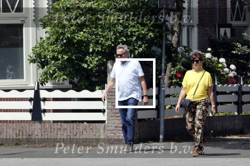 Amsterdam 19 juli 2020
Tom Egbers en zijn vrouw Janke Dekker wandelend in Amsterdam zuid