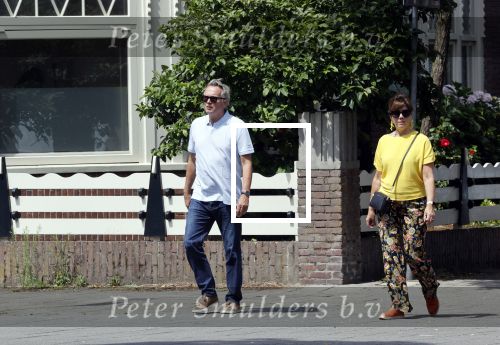 Amsterdam 19 juli 2020
Tom Egbers en zijn vrouw Janke Dekker wandelend in Amsterdam zuid