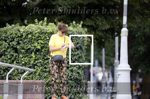 Amsterdam 19 juli 2020
Tom Egbers en zijn vrouw Janke Dekker wandelend in Amsterdam zuid