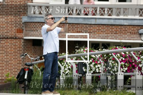 Amsterdam 19 juli 2020
Tom Egbers en zijn vrouw Janke Dekker wandelend in Amsterdam zuid