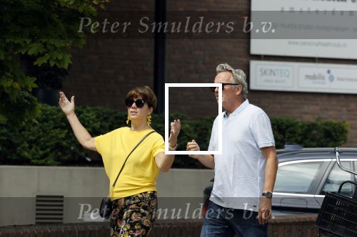 Amsterdam 19 juli 2020
Tom Egbers en zijn vrouw Janke Dekker wandelend in Amsterdam zuid